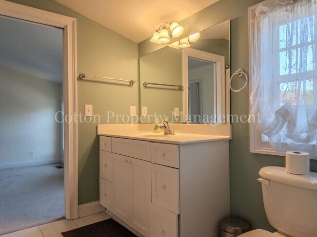 Building Photo - 102 Blossom Cir