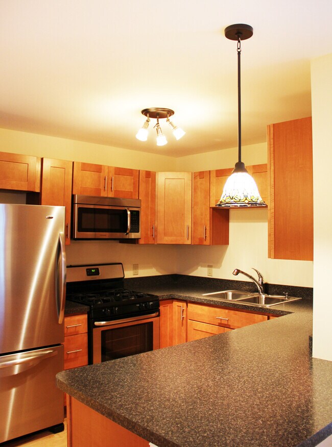 Building Photo - 39 Peru St