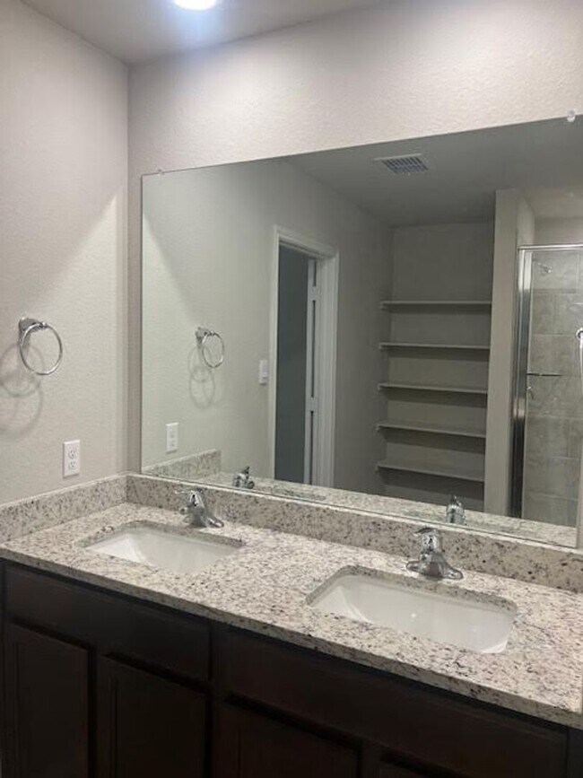 Building Photo - 4008 Halo St