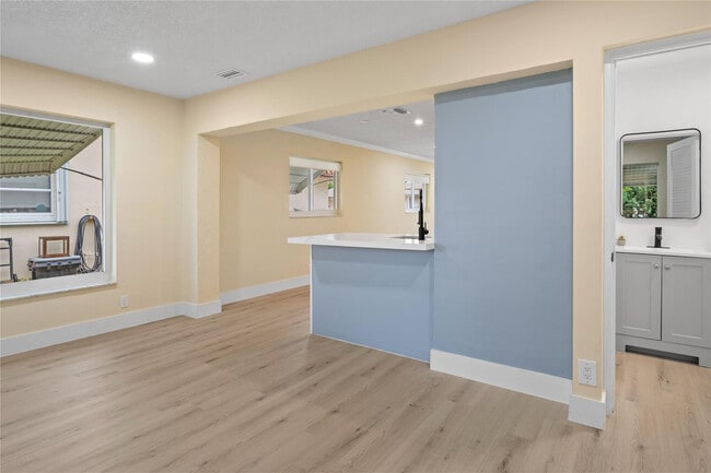 Building Photo - 4514 NW 49th Dr