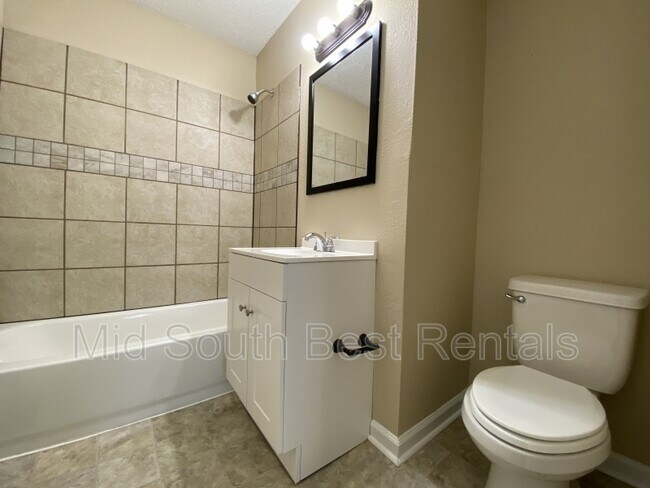 Building Photo - 1412 Adams St