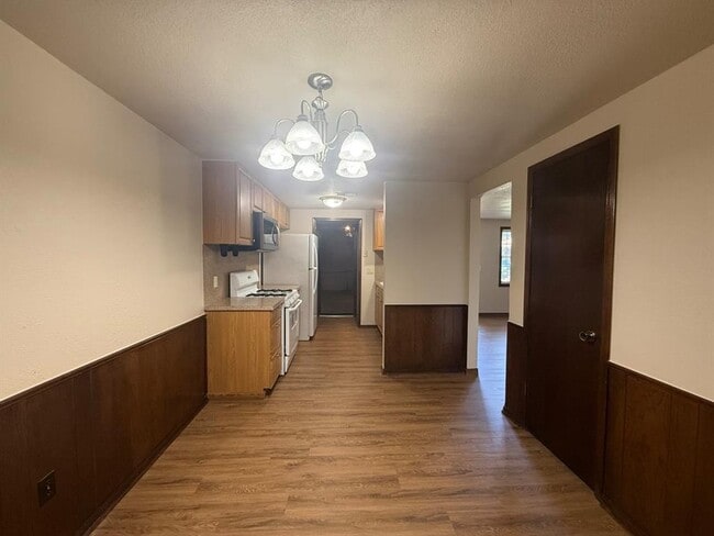 Building Photo - 1015 Swan Lake Ct