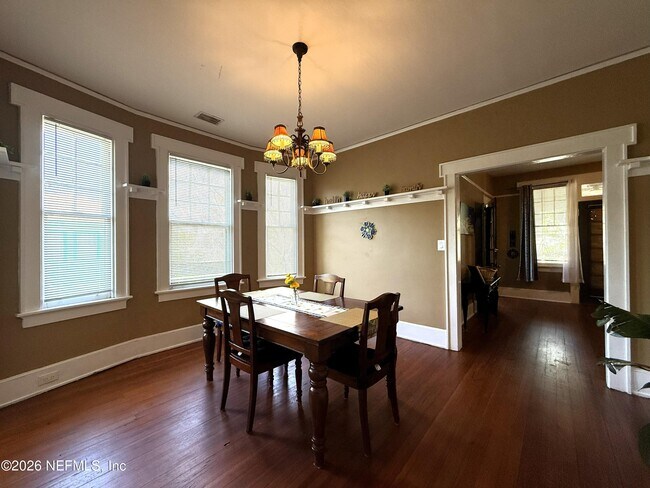 Building Photo - 148 W 6th St