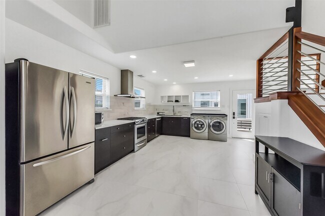 Building Photo - 1813 Crockett St