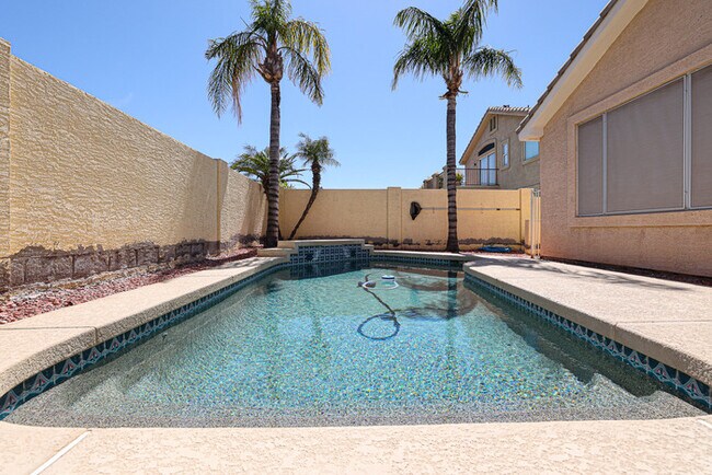 Building Photo - 4bed with pool
