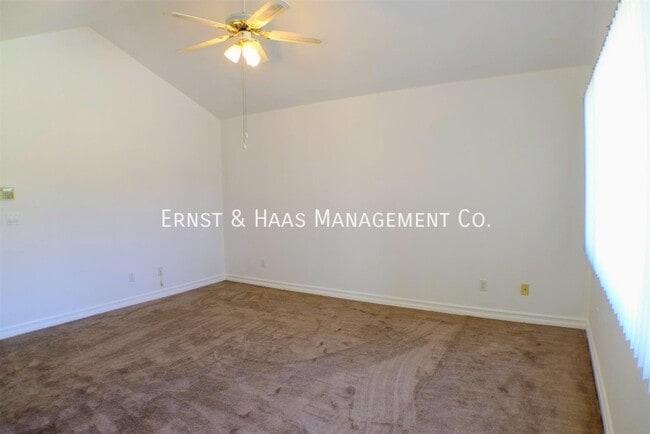 Building Photo - 3560 Pine Ave