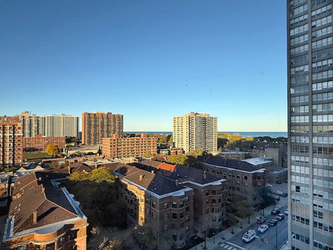 Building Photo - 3930 N Pine Grove Ave