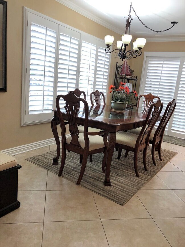 Building Photo - Relaxing Condo just steps away from the beach!