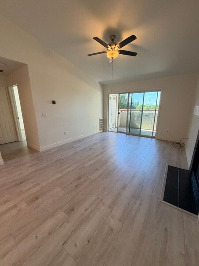 Building Photo - Very Nice 2 Bedroom and 2 Bathroom Apartment $2,425 + $125.00 WSG