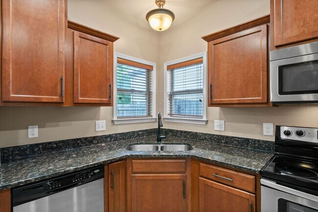 Building Photo - Three Bedroom in Fields of Northmeade!