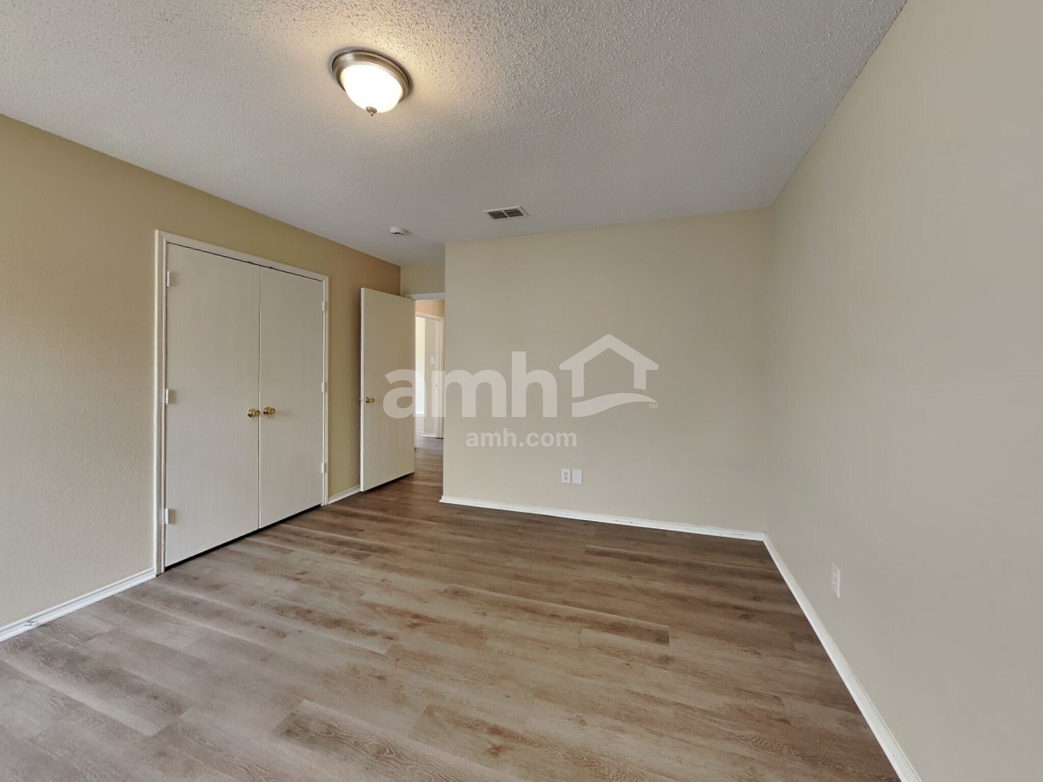 Building Photo - 4217 Meadowknoll Dr