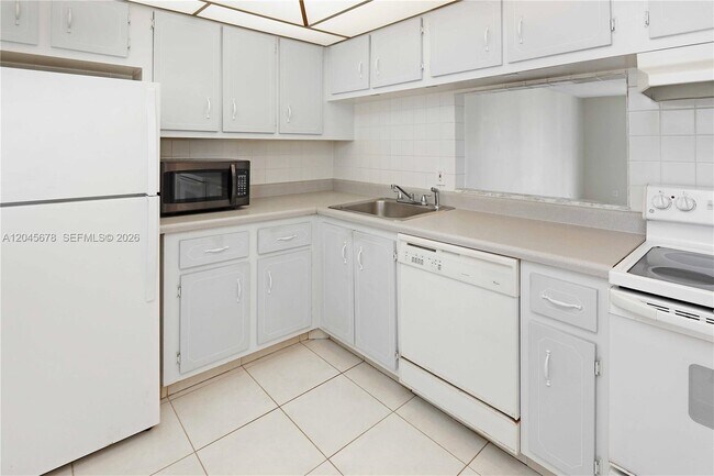 Building Photo - 505 E Dania Beach Blvd