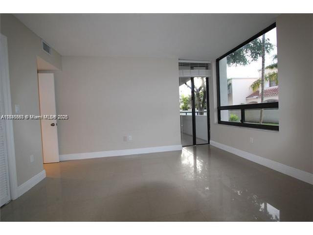 Building Photo - 21075 NE 34th Ave