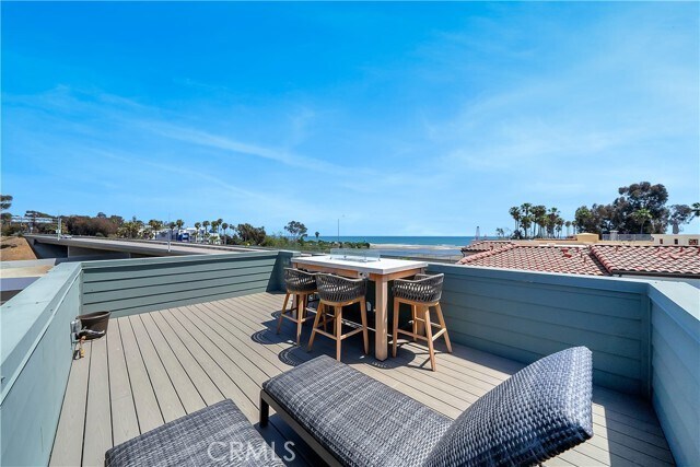 Building Photo - 1417 Doheny Way