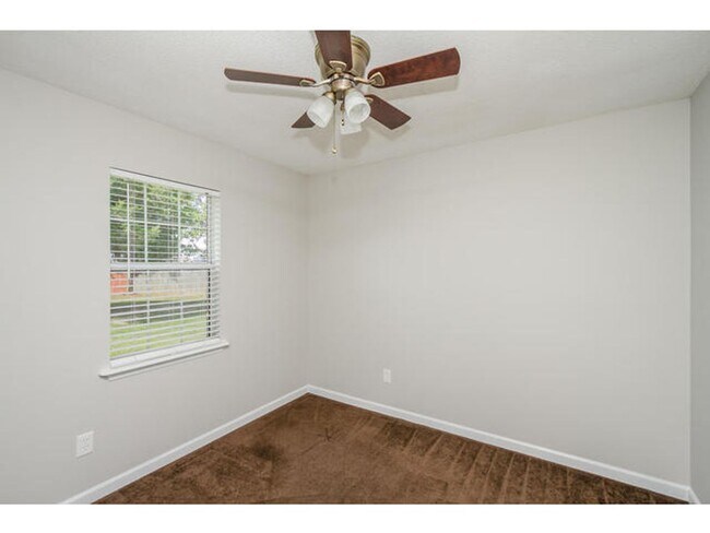 Building Photo - 3568 Crawfordville Dr