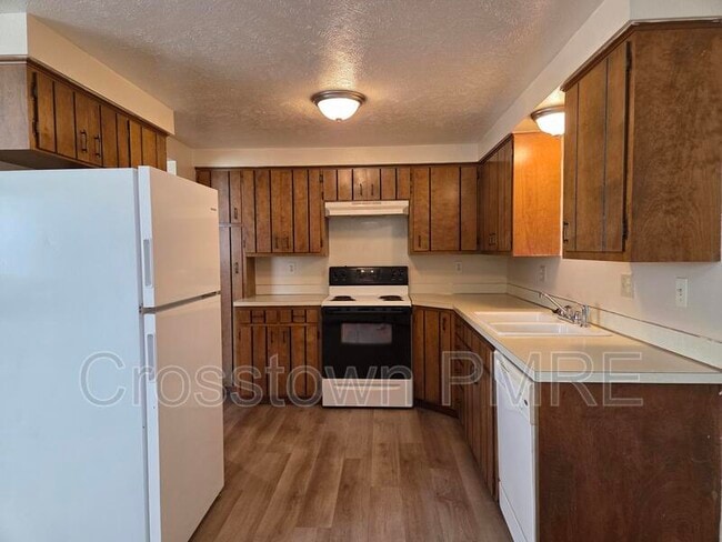 Building Photo - 1012 N Van Buren Ave