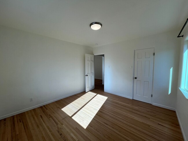 Building Photo - Spacious 2 Bedroom 3 Bathroom Home In ABQ!