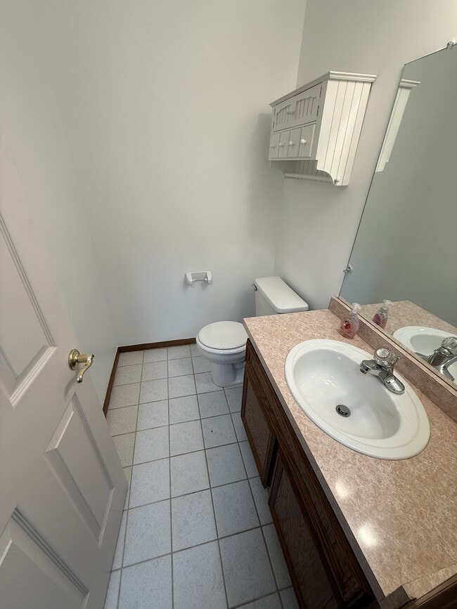 Building Photo - 2915 Chippewa Dr