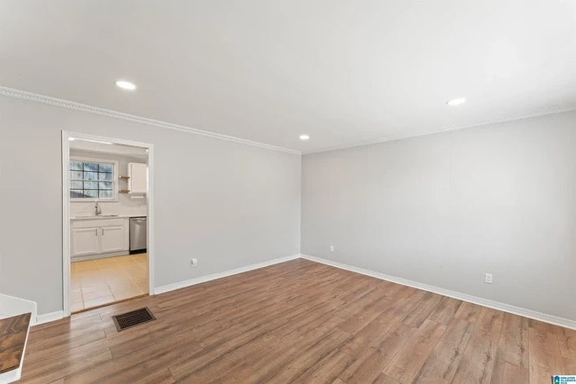 Building Photo - 1000 Jacque Cir