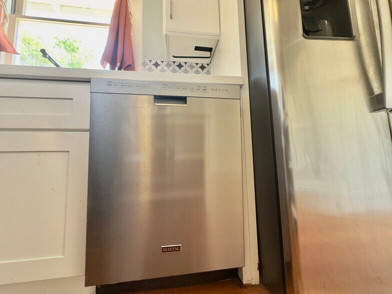 Building Photo - 2309 Derby St