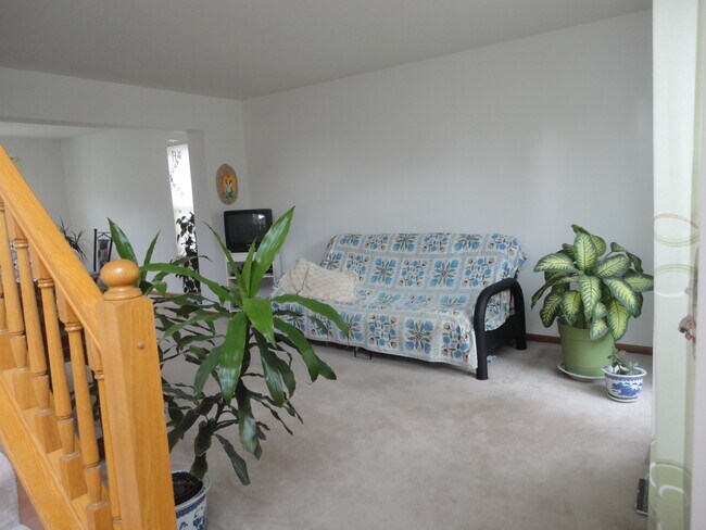 Building Photo - 6136 Brigids Close Dr