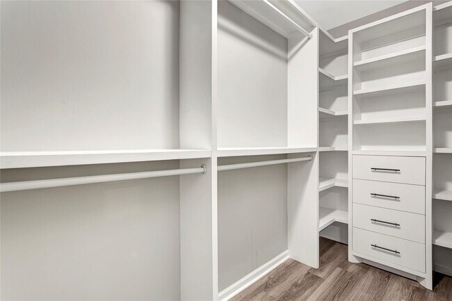 Building Photo - 6824 Dumble St