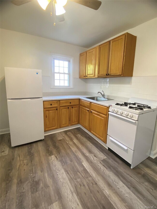 Building Photo - 2 George St