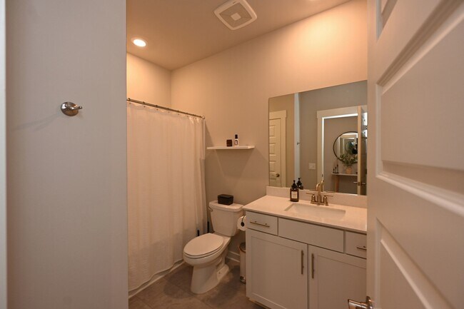 Building Photo - 449 Golden Mdw Ln