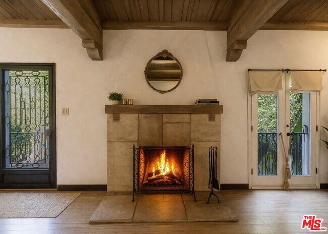 Building Photo - 1407 N Beverly Dr