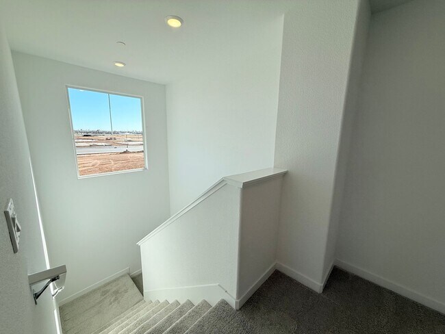 Building Photo - 10370 Bayson Wy