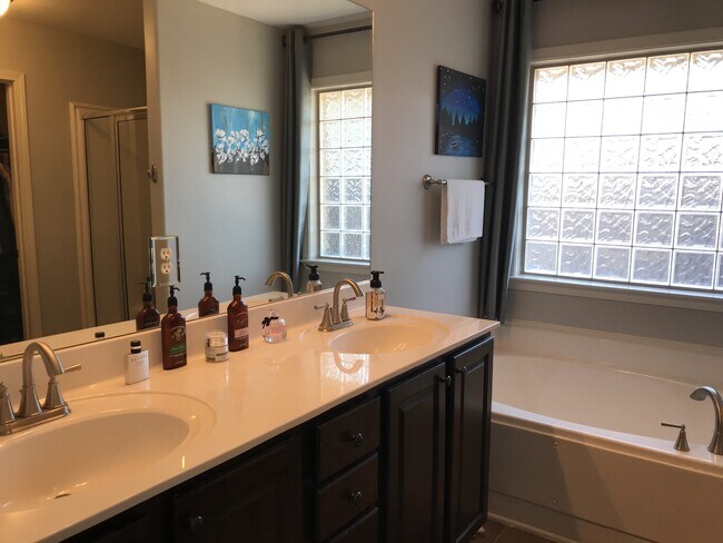 Building Photo - 126 Kenton Ln