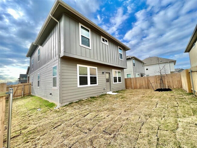 Building Photo - 3200 College Park Dr