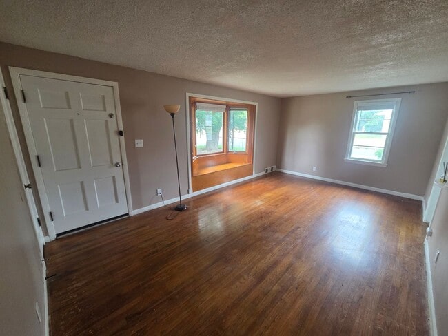 Building Photo - Audubon-Downriver Neighborhood 3+ bedroom, 1 bath corner lot with large, fenced yard