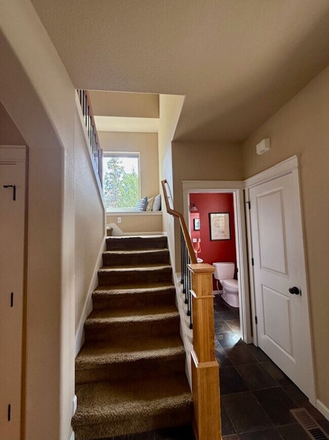 Building Photo - Spacious 3-Bedroom + Bonus Room Home in La...