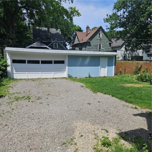 Building Photo - 217 Merriman St