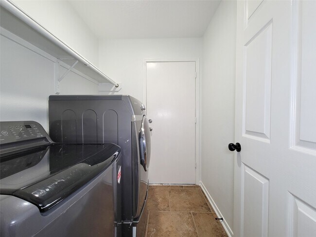 Building Photo - 5810 Forest Land Dr