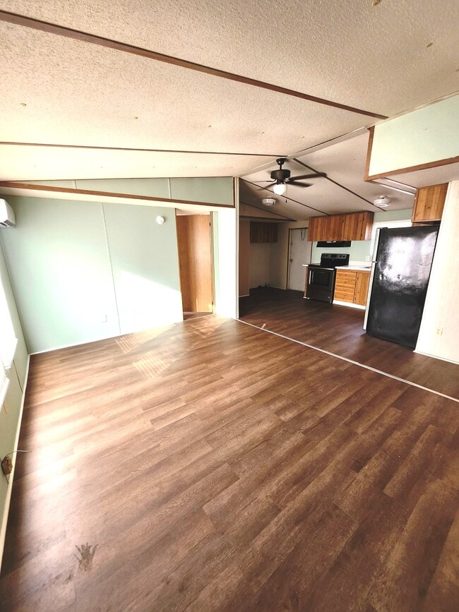 Building Photo - 1346 Garetster St