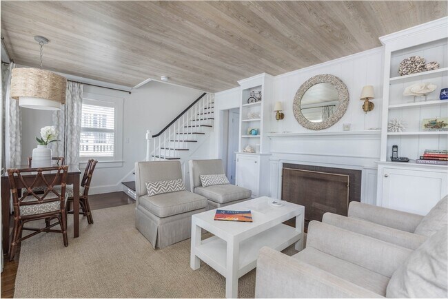 Building Photo - 7 N Beach St