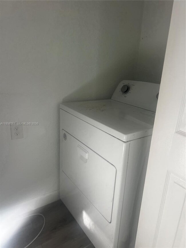 Building Photo - 19800 180