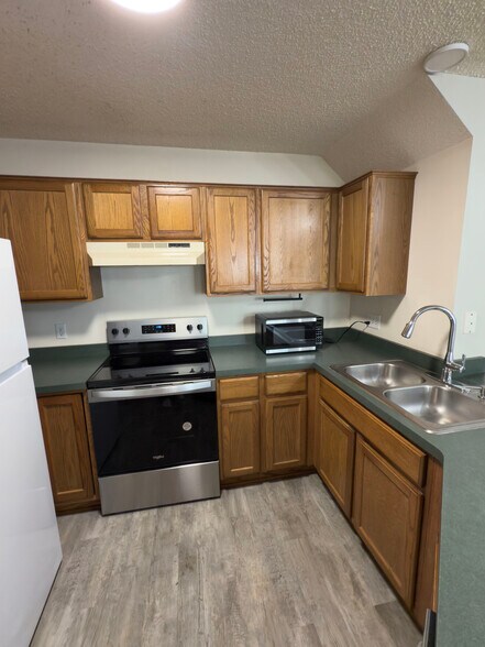Building Photo - 8647 Quarry Ridge Ln