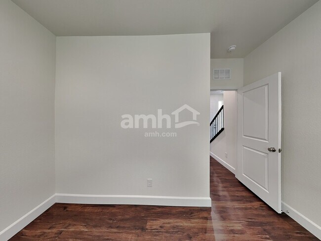 Building Photo - 260 Yasmin Daylily Pl