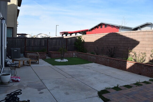 Building Photo - 3278 Sidney Way