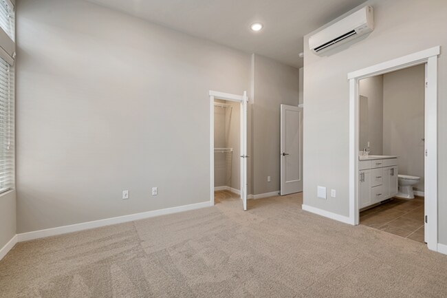 Building Photo - Modern 2-Bedroom Townhome in Kenmore Balbi...