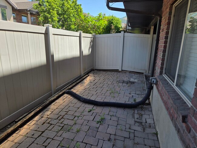 Building Photo - 212 Lyman Ln