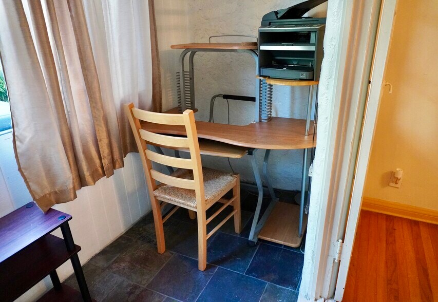 Building Photo - 1220 S Woods Ave