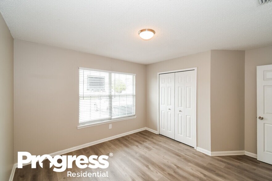 Building Photo - 8790 Townsquare Dr S