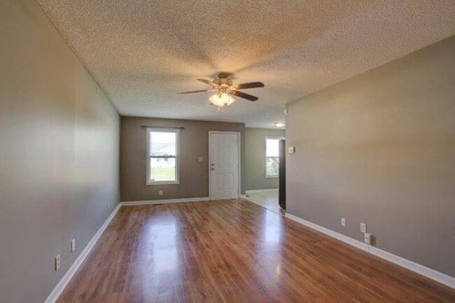 Building Photo - 1822 Harbor Dr