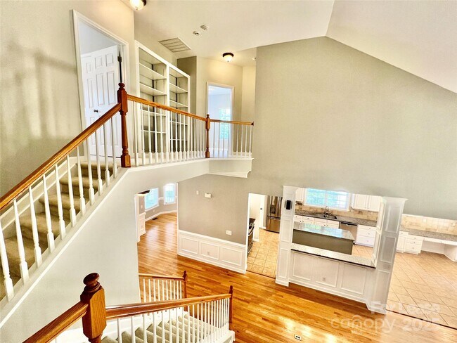 Building Photo - 811 Deercross Ln