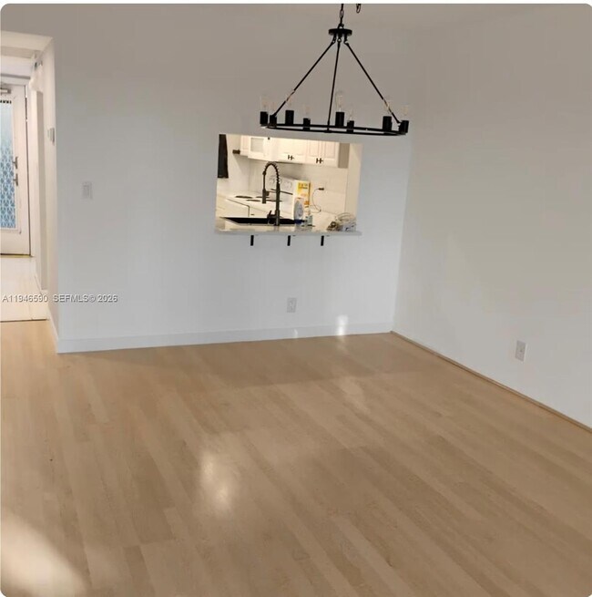 Building Photo - 9460 Poinciana Pl