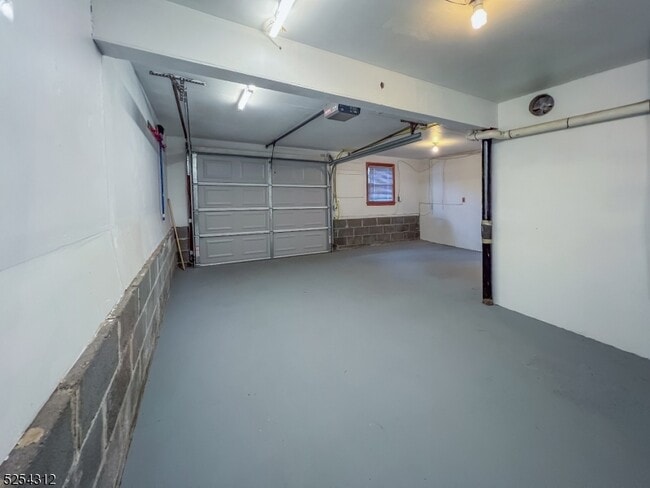 Building Photo - 5489 Berkshire Valley Rd
